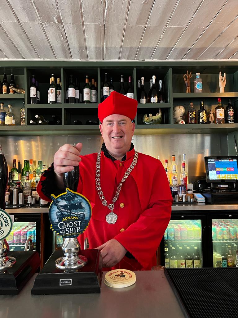 Thomas Wolsey with ale